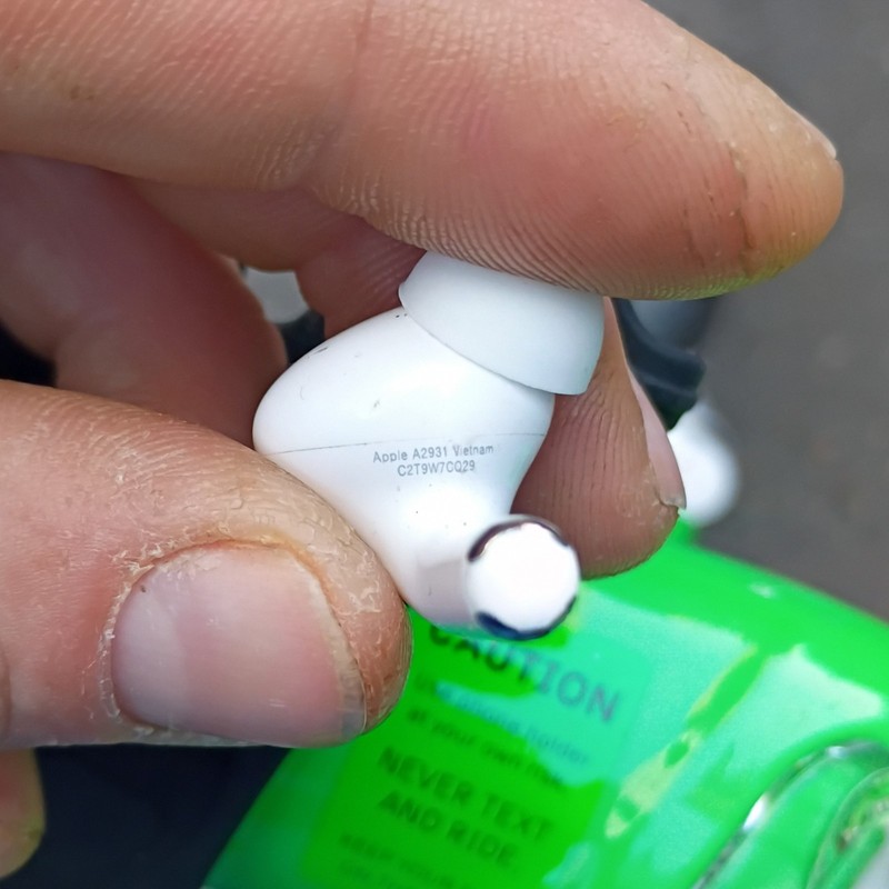Apple AirPod Pro 2nd Gen A2931 White Left Ear Bud gallery