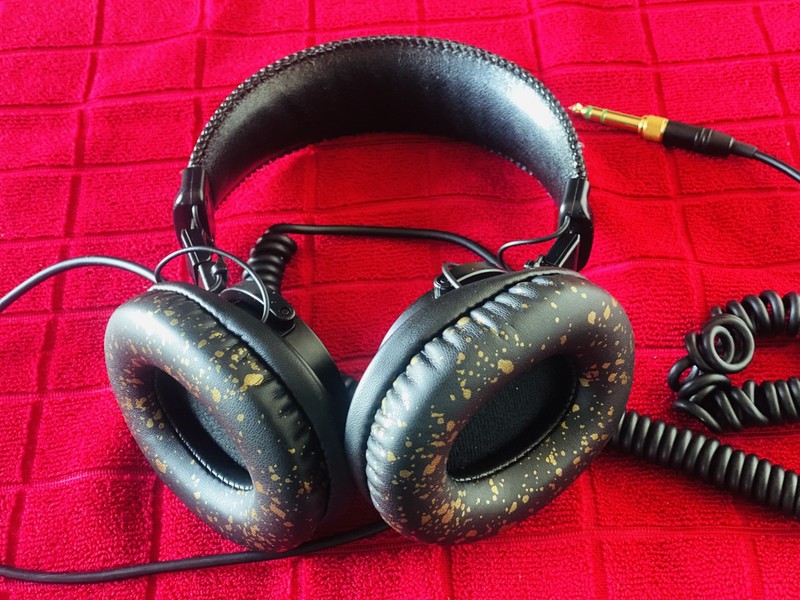Sony MDR-7506 Professional Large Diaphragm Headphones. New pads