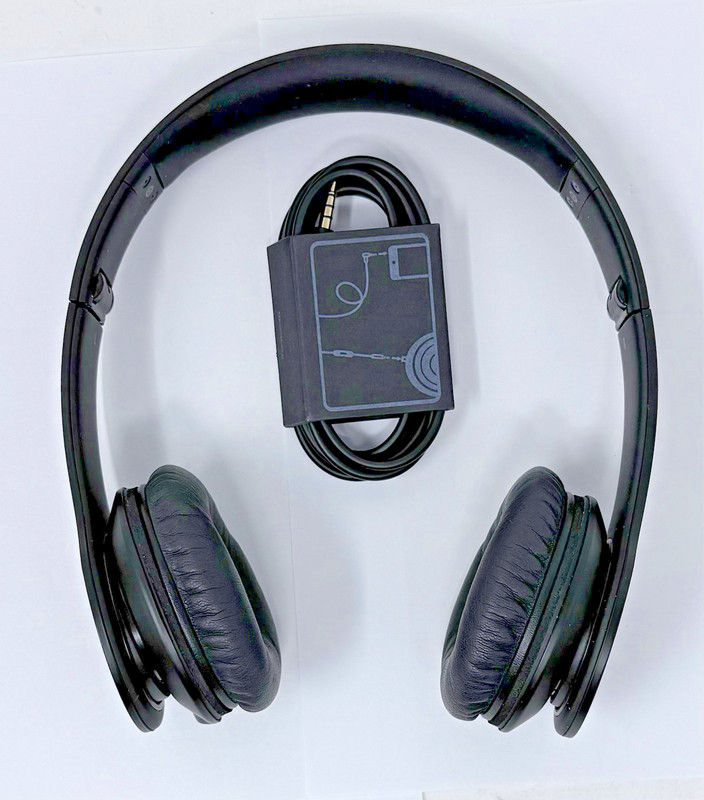 MONSTER BEATS by DR. DRE SOLO 1st Generation Wired On Ear Headphones - Black gallery