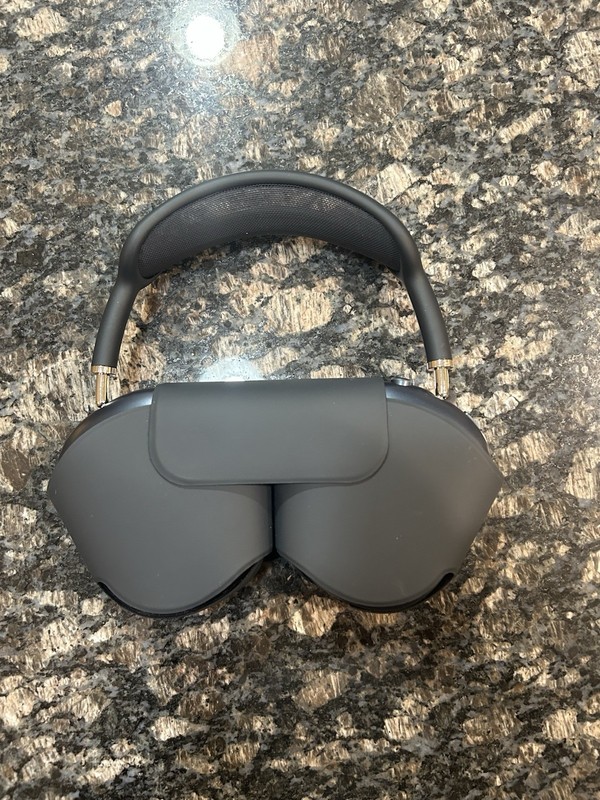 Apple AirPods Max Space Gray Wireless Noise Canceling Headphones (USB-C)