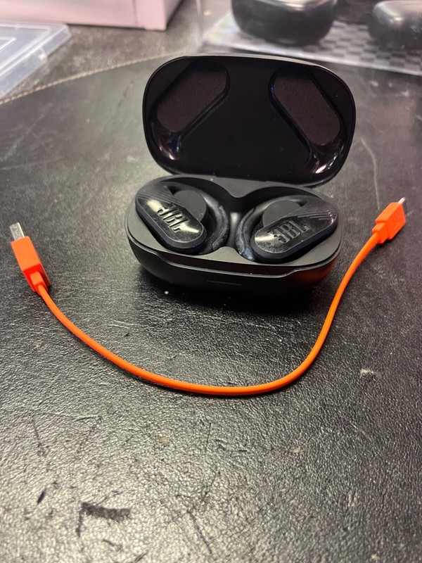 JBL ENDURANCE PEAK 3 True Wireless Bluetooth Earbuds-04