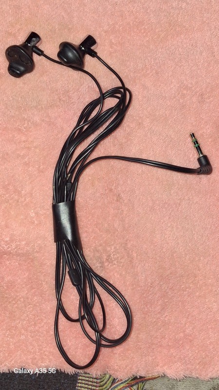 Sony MDR-ED12 Earbud Headphones Black Wired 3.5mm Vintage TESTED WORKS