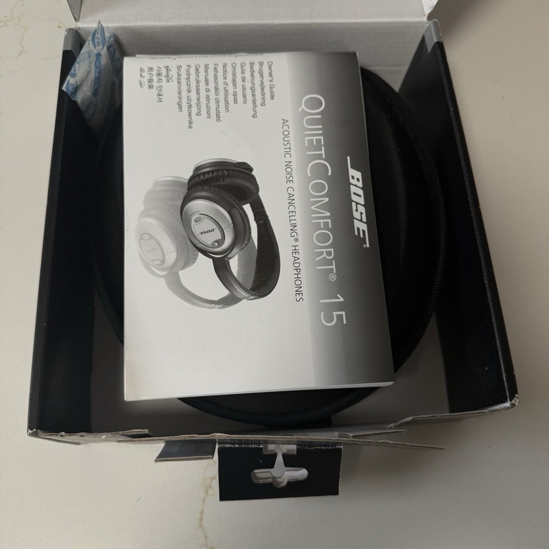 Bose QuietComfort 15 Headphones - Silver/Black with case Noise Canceling gallery