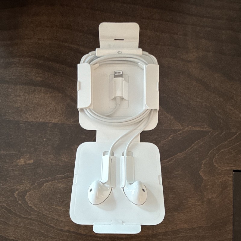 Apple EarPods White Wired In-Ear Earbuds, Double Earpieces, Lightning gallery