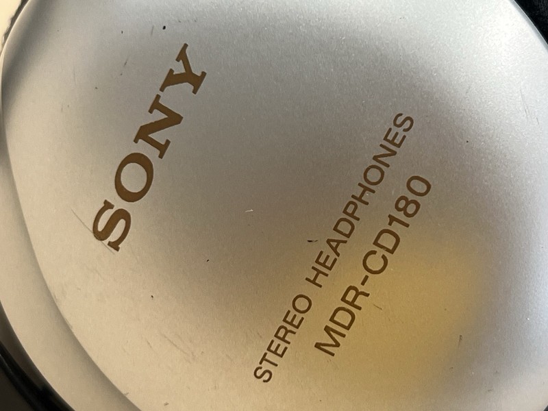 Sony MDR-CD180 CD Series Headband Stereo Headphones 6'9" Length /Excellent Condi gallery