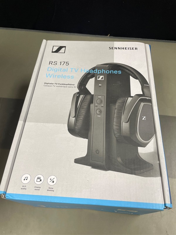Sennheiser RS175 Closed Circumaural Headphone with 100m Range Transmitter (Bla 9