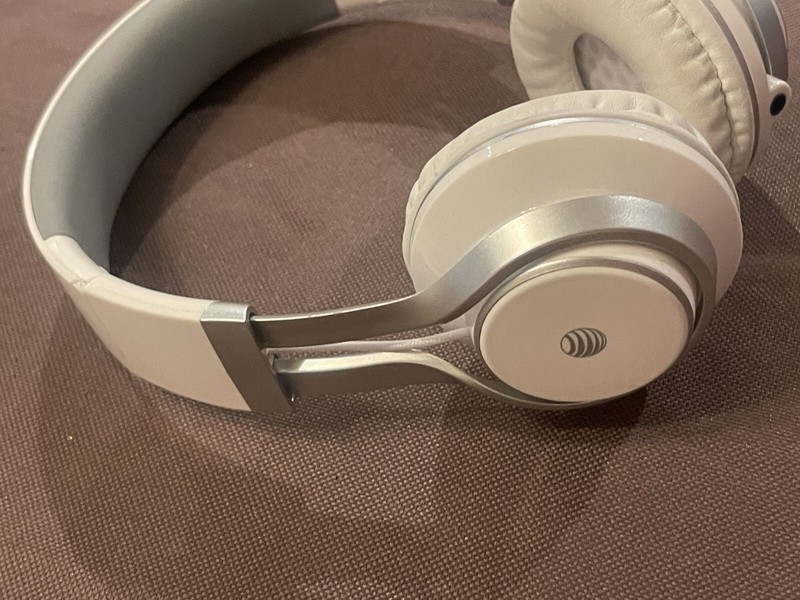 At&T Universal Bluetooth Headphones With Built In Mic 30 Ft Of Wireless Freedom gallery