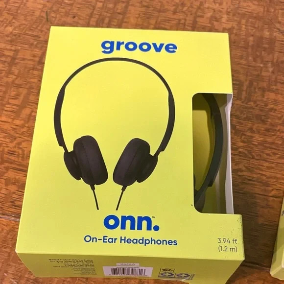 Onn Groove On-Ear Headphones and Earphones and 5 pack of earphones. New in box. gallery