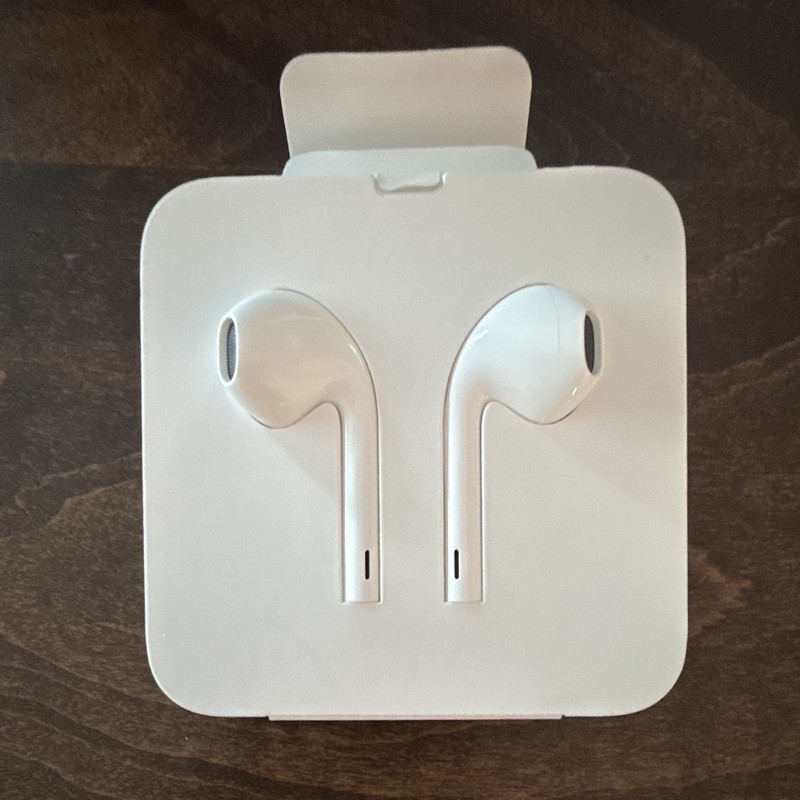 Apple EarPods White Wired In-Ear Earbuds, Double Earpieces, Lightning