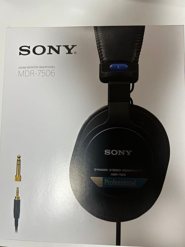 Sony MDR-7506 Professional Dynamic Closed Over-Ear Headphones Japan