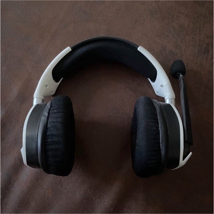 Corsair RGB ELITE Wireless RF Over-Ear Gaming Headset Boom Mic White/Black