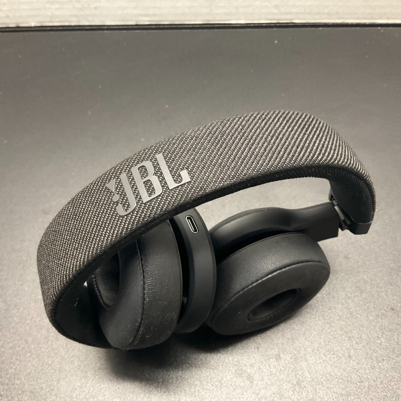 JBL Live 670 NC Black On Ear Headphone ( gallery