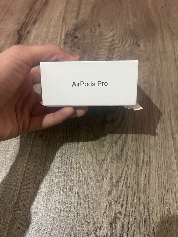 Apple AirPods Pro 2nd Generation OriginalMagSafe Case Noise Cancelling Excellent