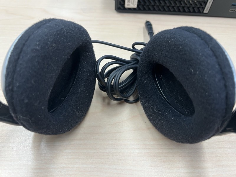 Sony MDR-CD180 CD Series Headband Stereo Headphones 6'9" Length /Excellent Condi gallery