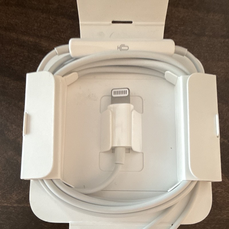 Apple EarPods White Wired In-Ear Earbuds, Double Earpieces, Lightning gallery