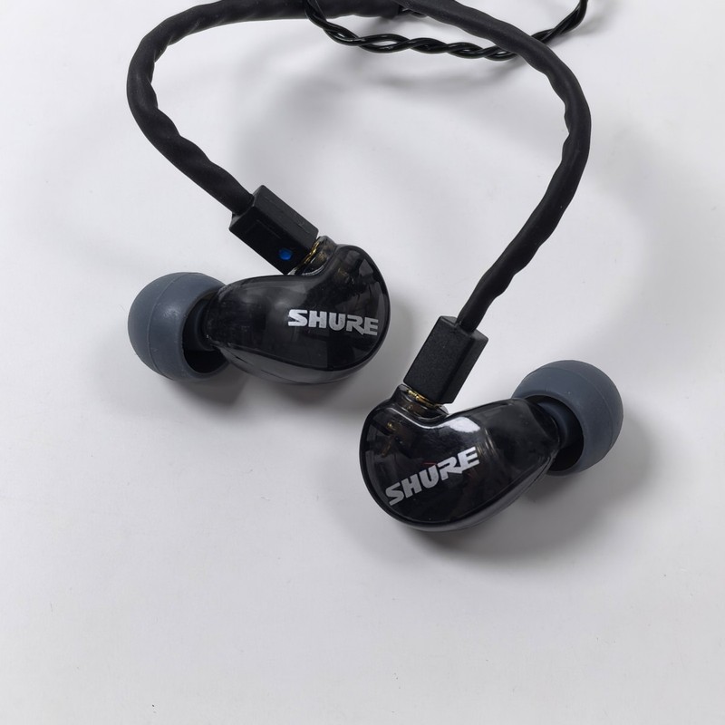 Shure SE215 In-Ear Wired Earphones Headphones Earbuds Sound Isolating Black gallery