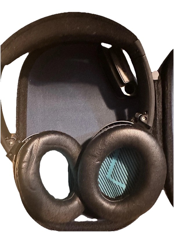 Bose QuietComfort QC25 Wired Noise Cancelling Headphones for Apple Devices gallery