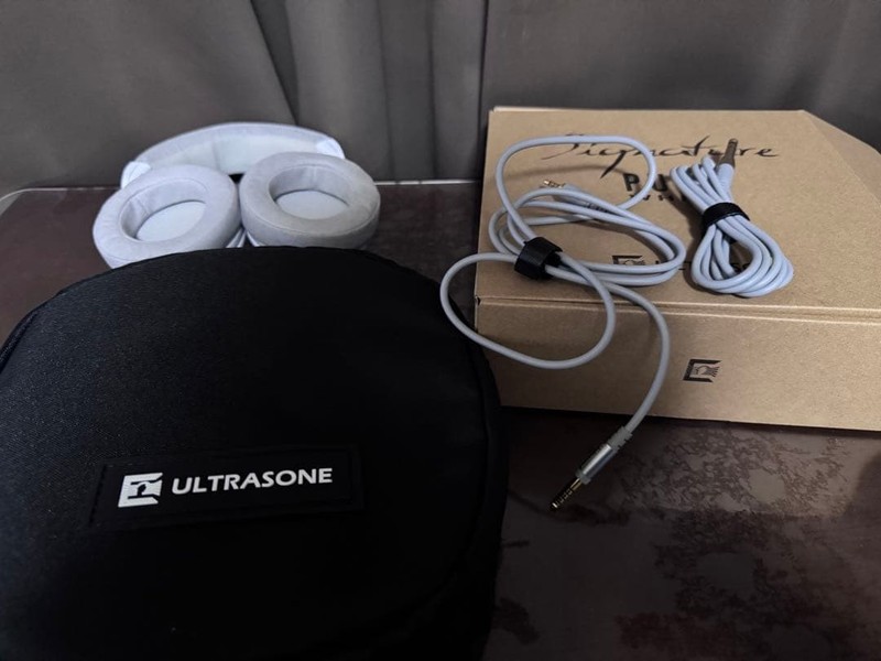 ULTRASONE Signature PURE White Closed-Back Monitor S-Logic 3 Limited Edition gallery
