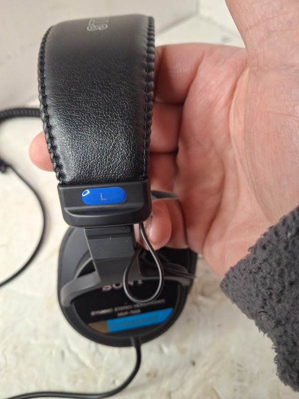Sony MDR-7506 Sound Monitor Headphones (Black) Bag And Jack Excellent Condition gallery
