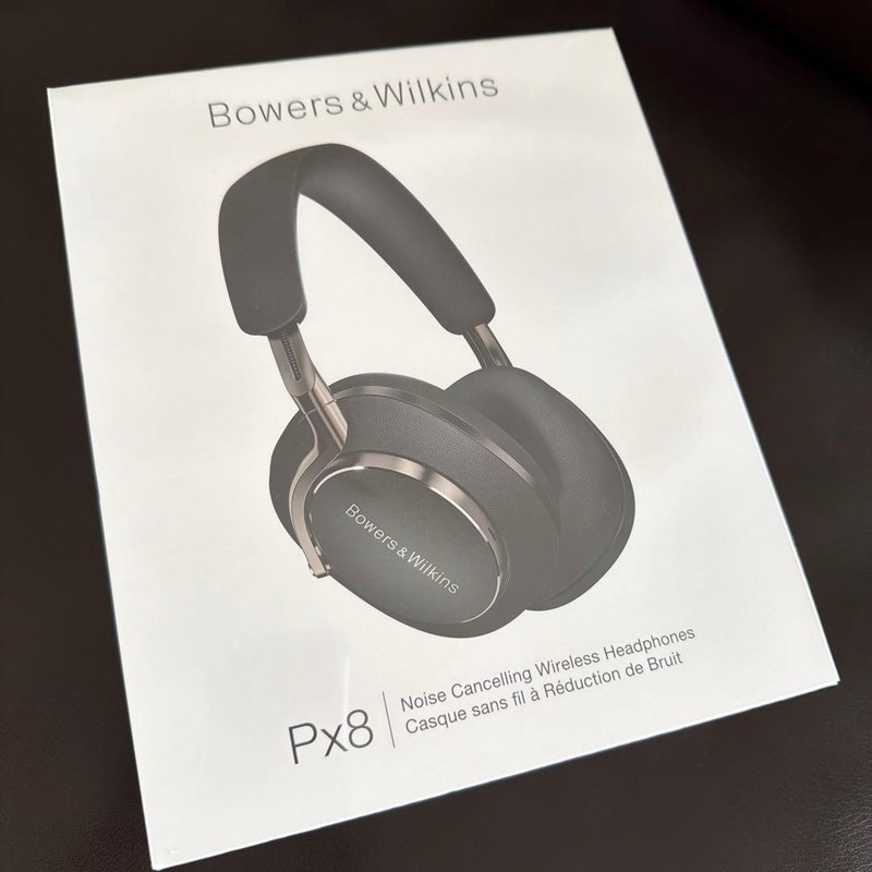 Bowers & Wilkins PX8 Black