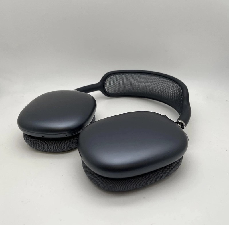 Apple AirPods Max Bluetooth Wireless Over-Ear Headphones w/ Smart Case Black
