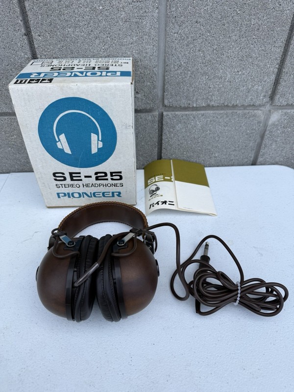 Vintage MINTY Pioneer SE-25 Audiophile Headphones With Box