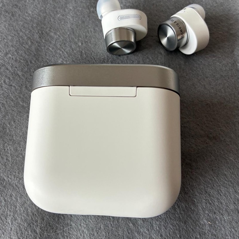 Bowers & Wilkins PI7 S2 Wireless In-Ear Headphones Confirmed Operation w/box O66 gallery