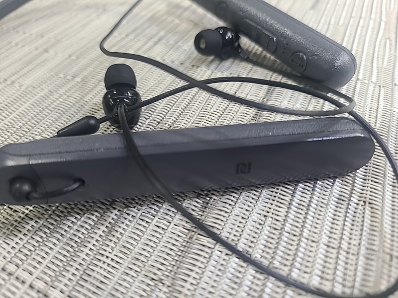 DEFECTIVE Sony WIC400B Wireless Bluetooth Neckband Earbuds Headphones wM G3D gallery