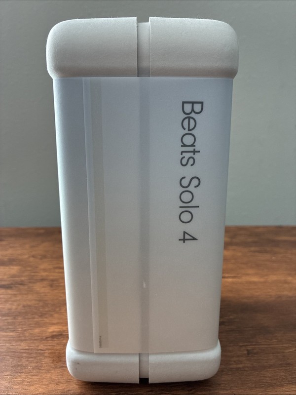 Beats Solo 4 Wireless Slate Blue *New in Box* *Sealed* MUW43LL/A gallery