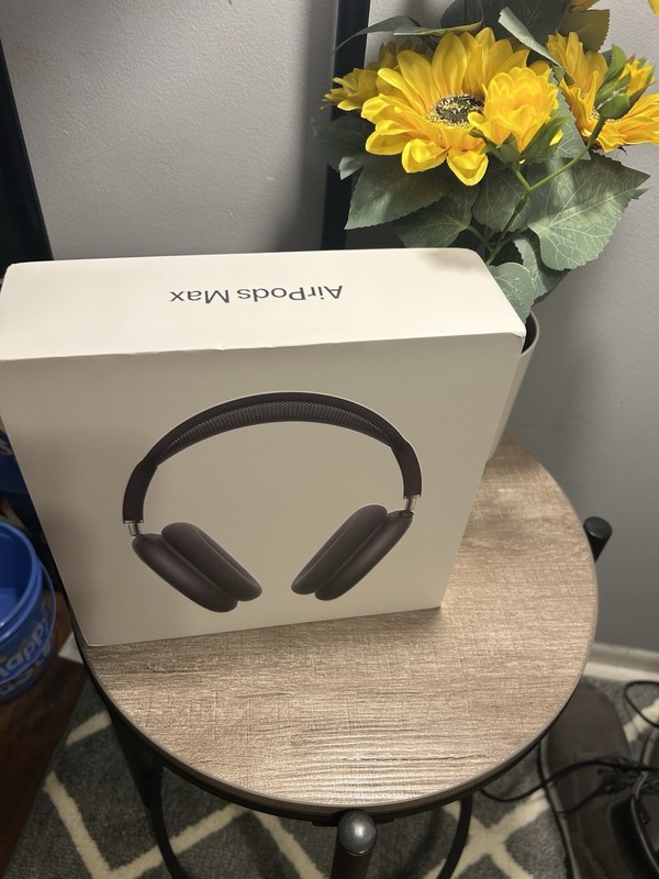 1 Of 1 Apple AirPods Max Black Over-Ear Bluetooth Headphones