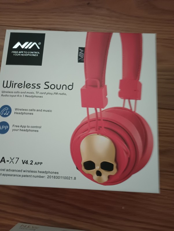 NIA Headphone Lot gallery