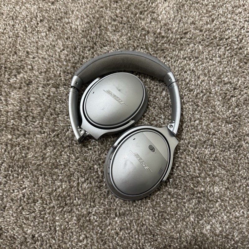 Bose QuietComfort 35 QC35 Wireless Noise Cancelling Headphones Silver READ