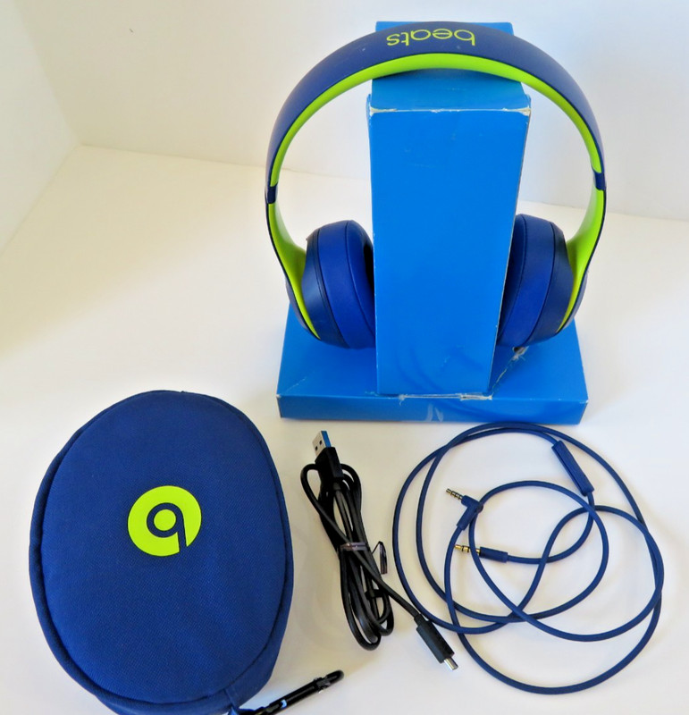 BeatsSolo3 Wireless Headphone Neighborhood Collection Break Blue A1796 Stickers gallery