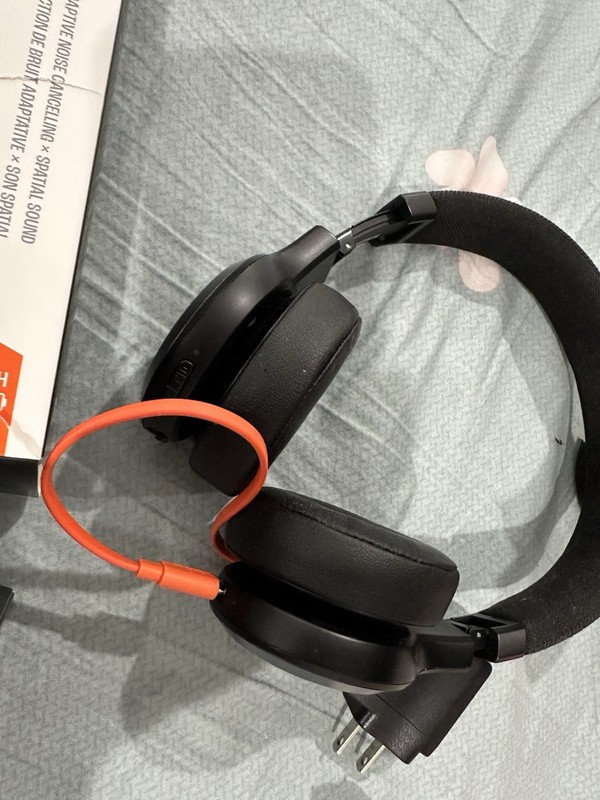 JBL Live 675NC Noise Cancelling Bluetooth Headphones – Black + Charger“ No Box”