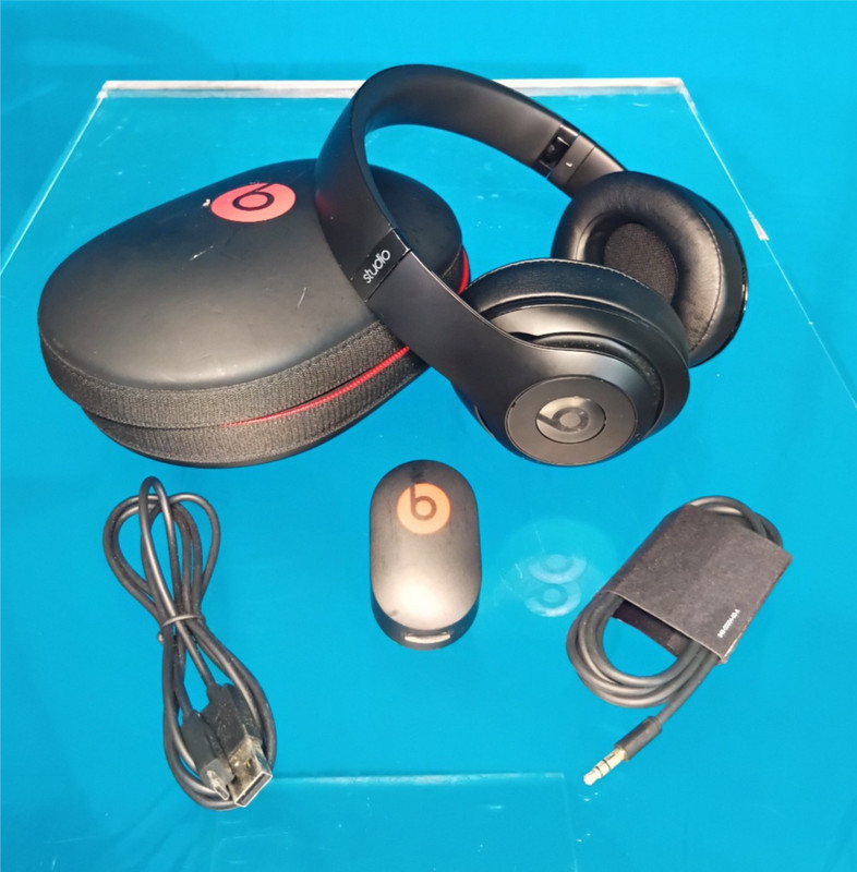 Beats By Dr. Dre Studio Wireless Headphones B0501, With Case, Cords, SOUND GREAT