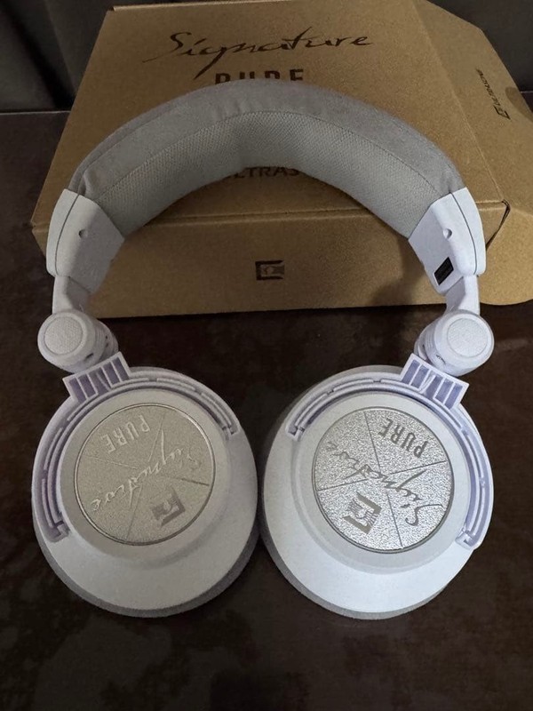 ULTRASONE Signature PURE White Closed-Back Monitor S-Logic 3 Limited Edition gallery