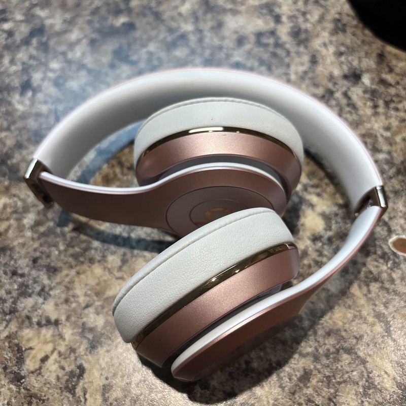 Beats by Dr. Dre Solo3 Wireless On the Ear Headphones – Rose Gold