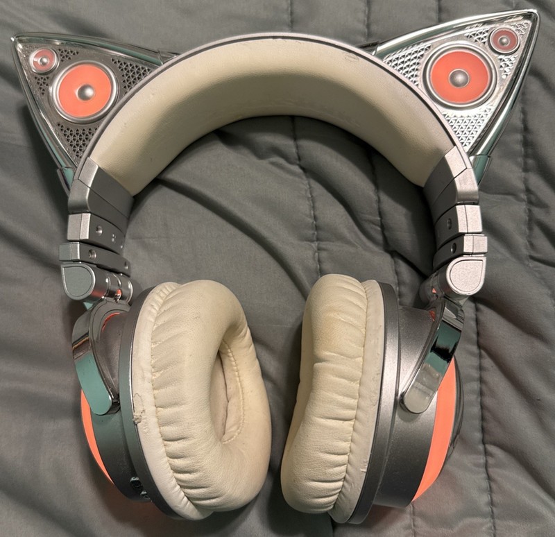Brookstone Ariana Grande Cat Ears Headphones Torn Ear Cushions EUC Bluetooth