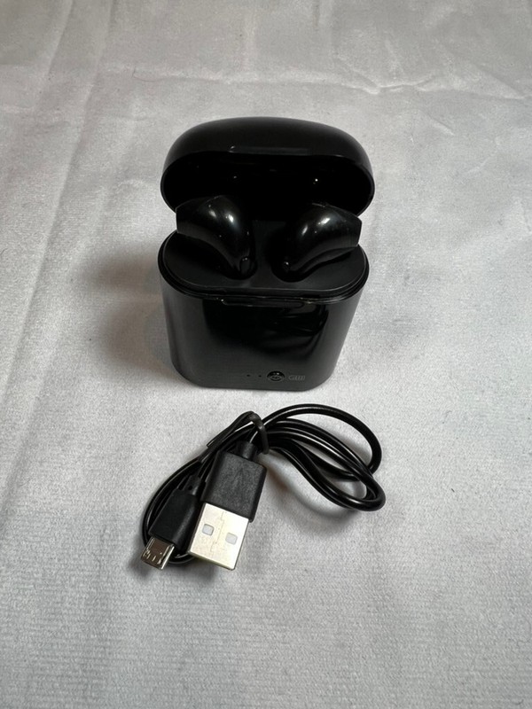 ILive Truly Wire Free Earbuds And Charging Case – Black – IAEBT209B