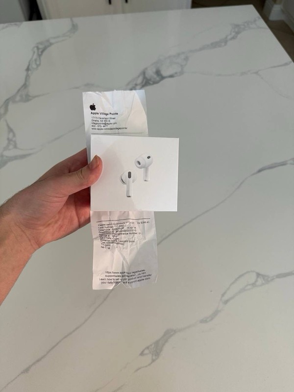 Apple AirPod Pro 3s gallery