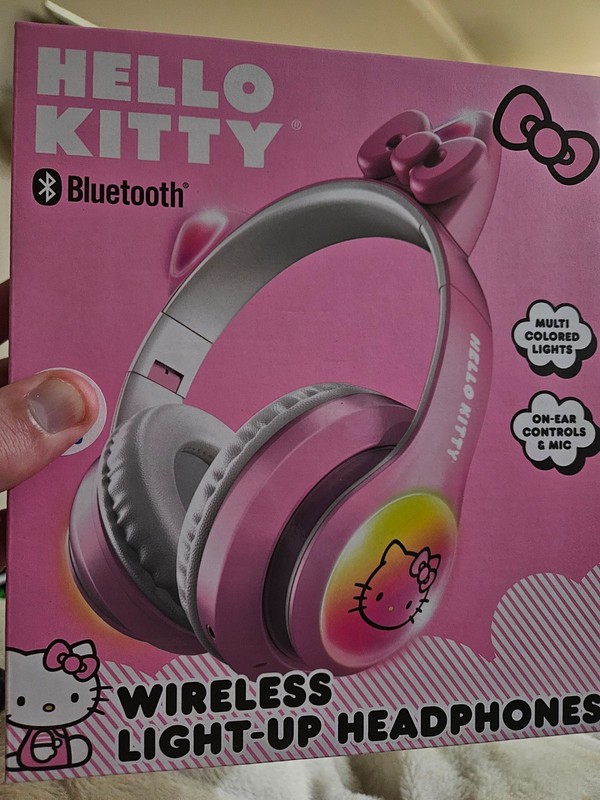 Hello Kitty Wireless Light Up Headphones Bluetooth Pink & White Sanrio NEW NIB