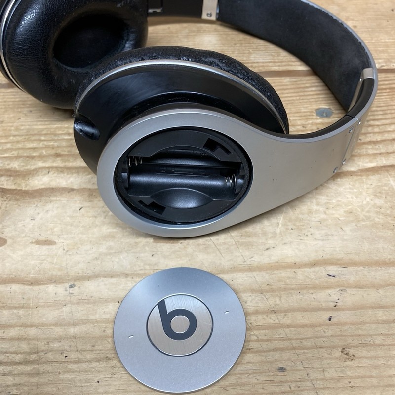 Beats Studio Platinum Headphones, Battery Operated , WORKS GREAT gallery