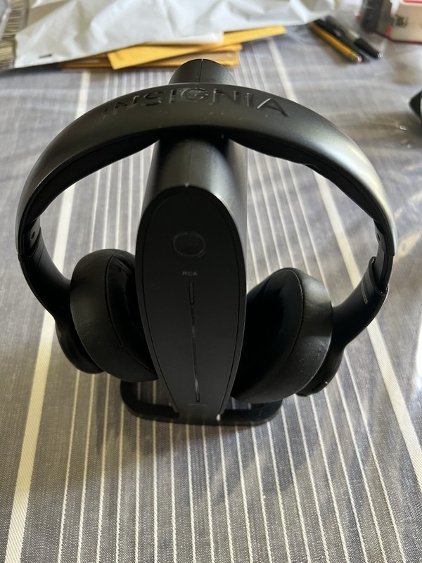 Insignia Wireless Over-Ear TV Headphones Charging Dock Base RCA Optical Inputs