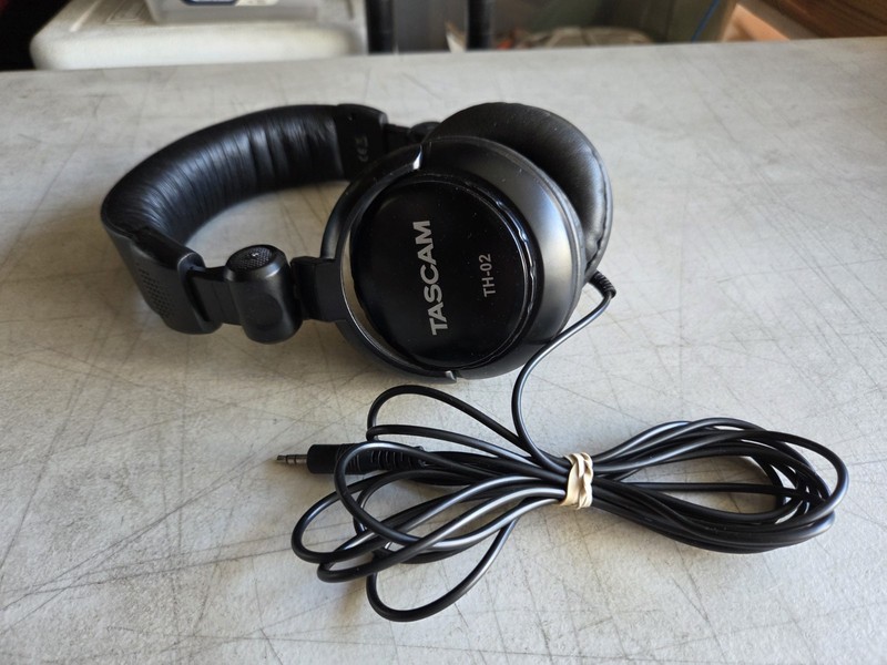 TASCAM TH-02 Professional Studio Monitor Headphones Great Condition