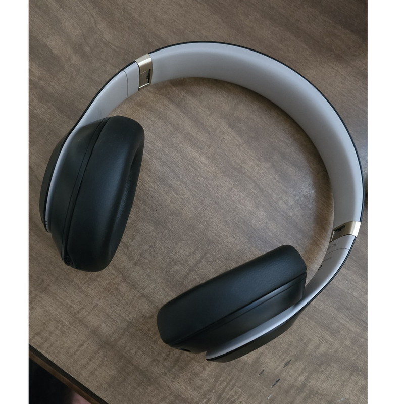 Beats Studio Pro Headband Over-Ear Headphones Black/White