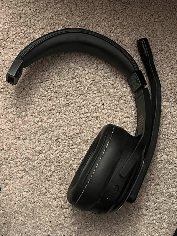 RAND MCNALLY CLEARDRYVE CD 220 CD220 HEADPHONES BAD MICRO USB CHARGING PORT.