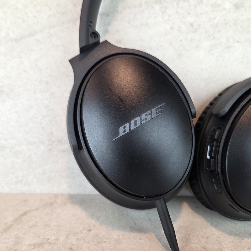 Bose QuietComfort 35 II Wireless Noise Cancelling Headphones Black Case gallery