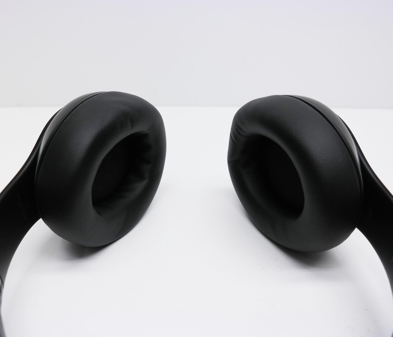 Beats by Dr. Dre Studio Pro Over Ear Headphones MQTP3LL/A Black READ gallery