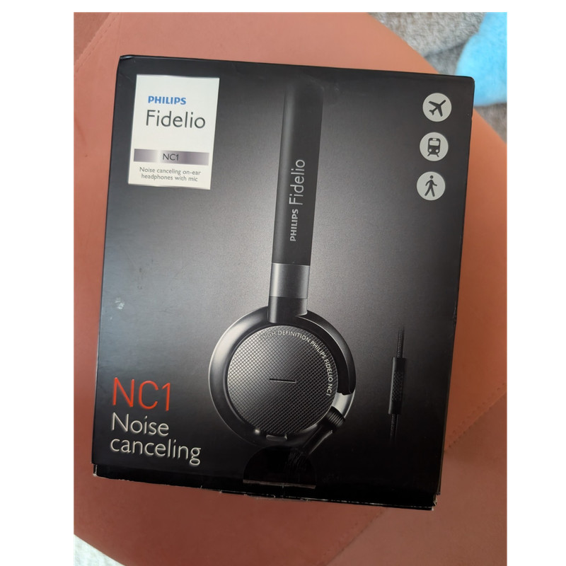 Philips Fidelio NC1 Noise Cancelling On-Ear Headphones Built-In Mic 40mm Black