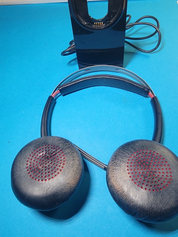 Plantronics Voyager Focus UC B825 Headset 202652-101 NO DONGLE/worn Ear Cusions